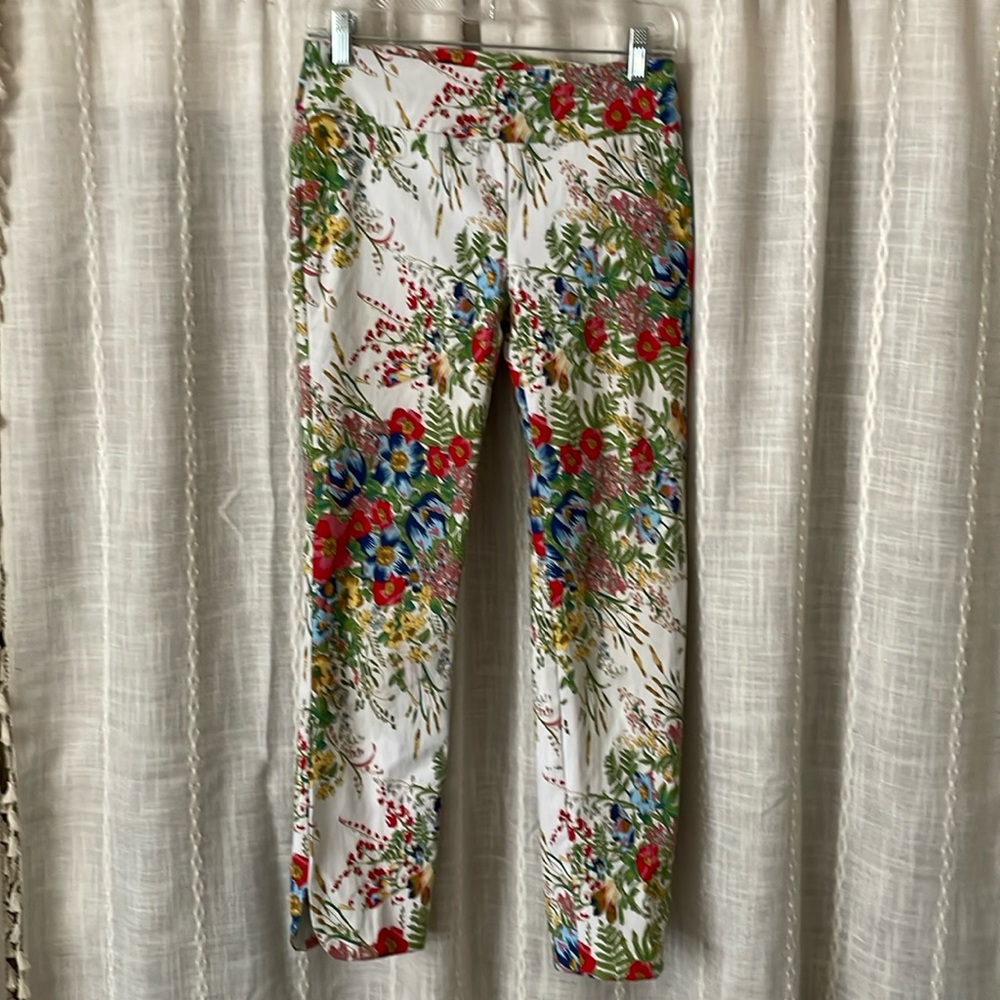 Soft Surroundings floral pattern, stretch crop pants. XS